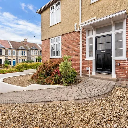 Stunning 4-bed - Garden - Sleeps 14