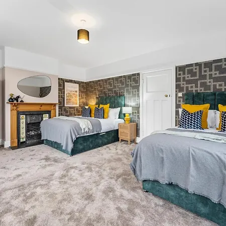 Stunning 4-bed - Garden - Sleeps 14 Casa de Férias Bristol