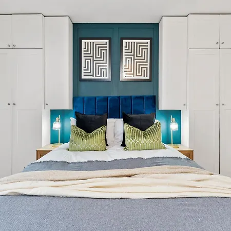 Stunning 4-bed - Garden - Sleeps 14 * Bristol