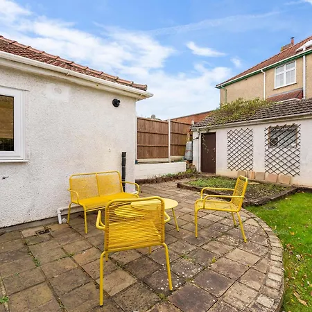 Stunning 4-bed - Garden - Sleeps 14 *