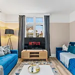 Stunning 4-bed - Garden - Sleeps 14 Дом отдыха *