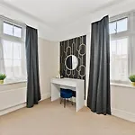 Stunning 4-bed - Garden - Sleeps 14 * Бристоль