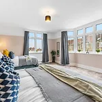 Stunning 4-bed - Garden - Sleeps 14