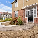 Stunning 4-bed - Garden - Sleeps 14