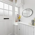 Дом отдыха Stunning 4-bed - Garden - Sleeps 14 *