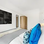 Дом отдыха Stunning 4-bed - Garden - Sleeps 14
