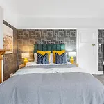 Stunning 4-bed - Garden - Sleeps 14 Дом отдыха