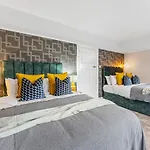 Stunning 4-bed - Garden - Sleeps 14 * Бристоль