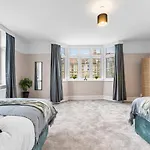 Stunning 4-bed - Garden - Sleeps 14 Бристоль