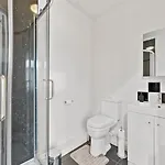Stunning 4-bed - Garden - Sleeps 14 Бристоль