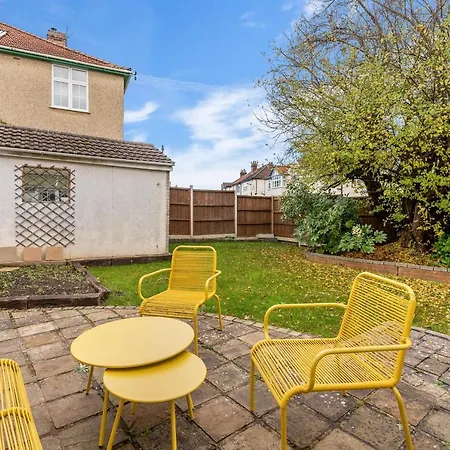 Stunning 4-bed - Garden - Sleeps 14 * Bristol
