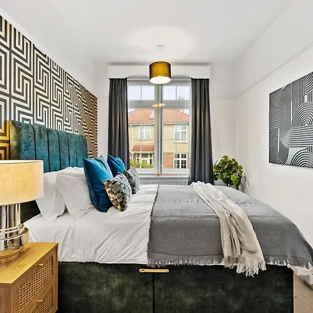Stunning 4-bed - Garden - Sleeps 14 * בריסטול