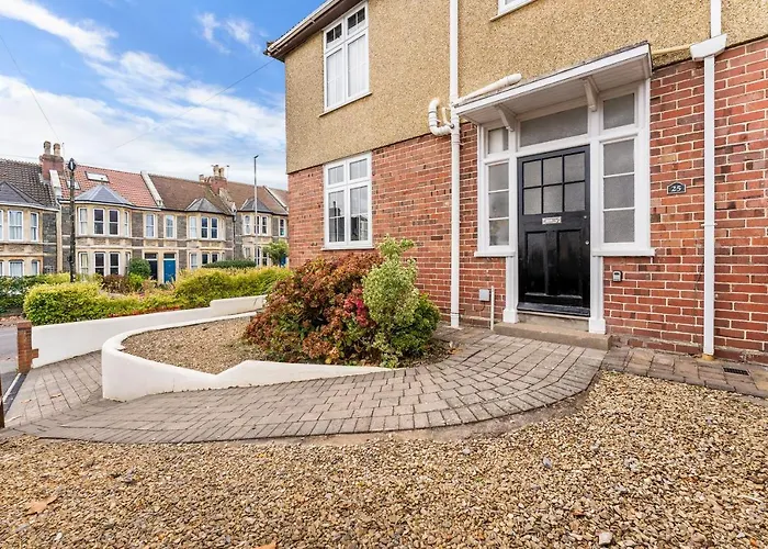 Stunning 4-bed - Garden - Sleeps 14