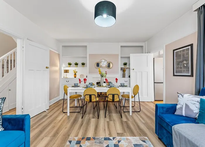 Stunning 4-bed - Garden - Sleeps 14