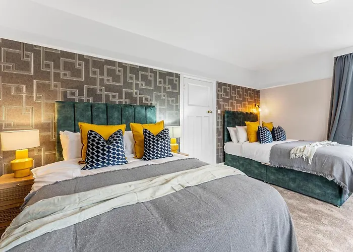 Stunning 4-bed - Garden - Sleeps 14 * Bristol