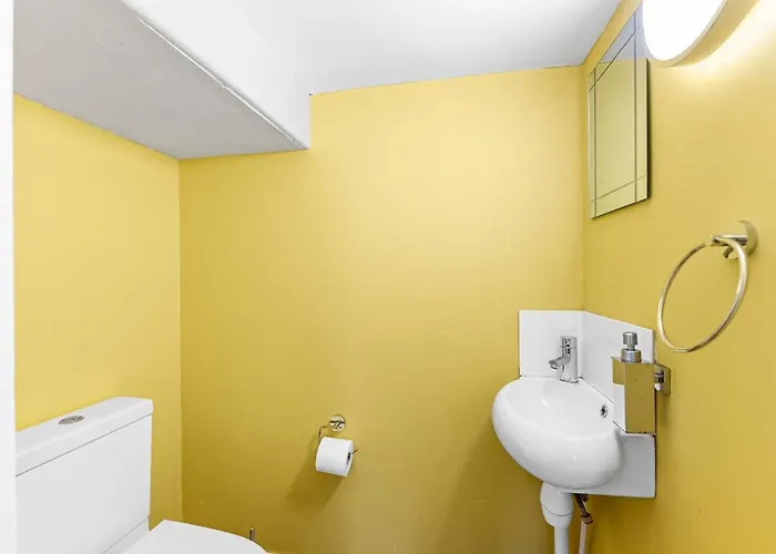 Stunning 4-bed - Garden - Sleeps 14 Ferienhaus Bristol