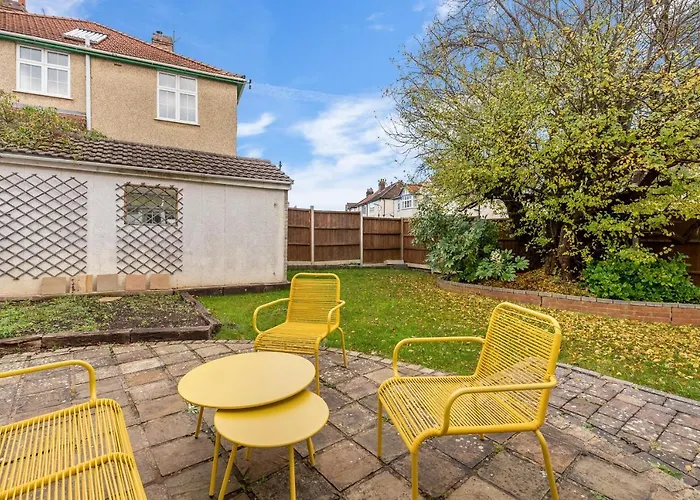 Stunning 4-bed - Garden - Sleeps 14 * Bristol