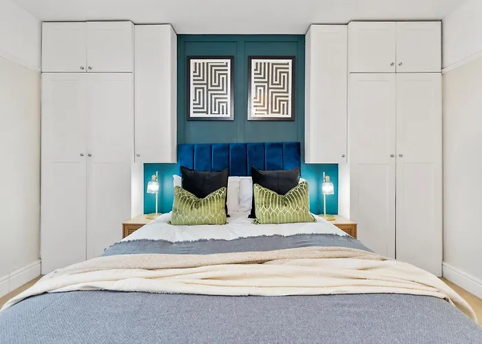 Stunning 4-bed - Garden - Sleeps 14 * Bristol